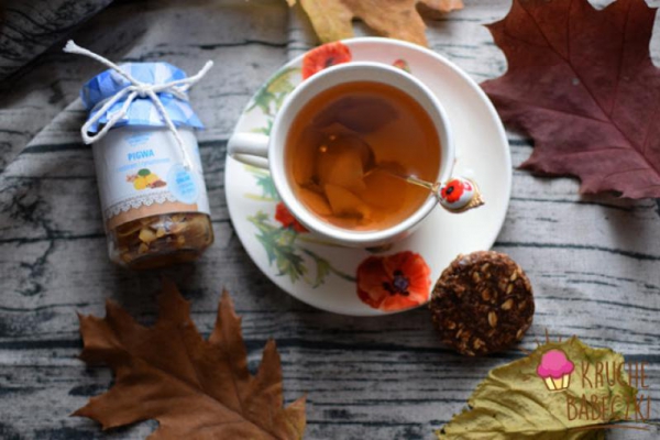 Rozgrzewająca herbata z pigwą, imbirem i cynamonem, oraz recenzja produktów Schronisko Smaków
