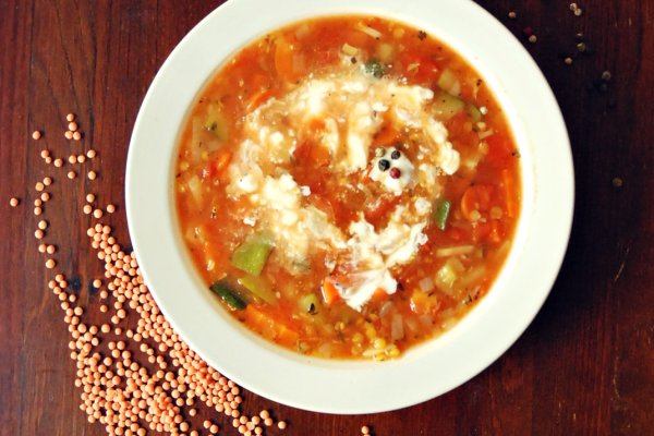 Zupa curry z soczewicą i cukinią