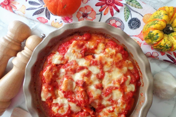 Dyniowa zapiekanka - włoska parmigiana w sosie pomidorowym (Parmigiana di zucca)