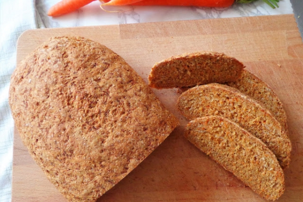 Z cyklu: Domowe pieczywo - Chleb razowo-marchewkowy (Pane integrale alle carote)