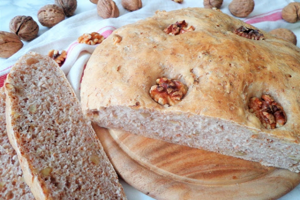 Z cyklu: Domowe pieczywo - Chleb z orzechami włoskimi (Pane alle noci)