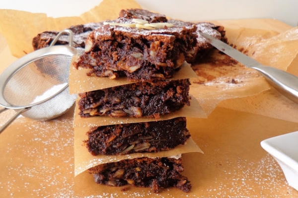 Ciasto czekoladowo-migdałowe (Torta tenerina al cioccolato fondente e mandorle)
