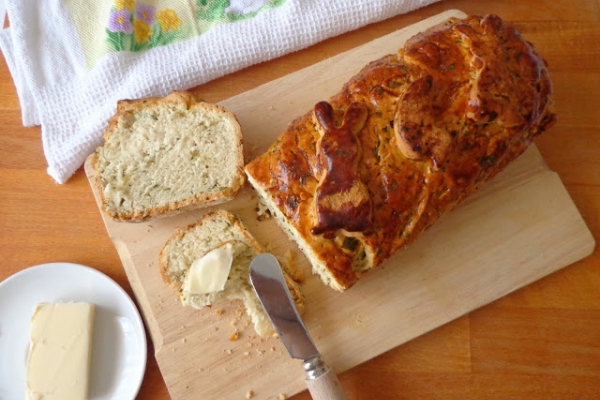 Wielkanocny chlebek (Pane pasquale)
