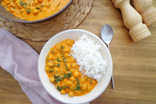 Curry z ciecierzycą i szpinakiem (Curry di ceci e spinaci)