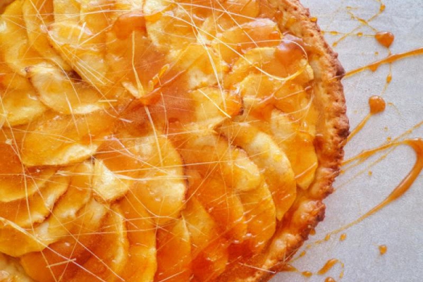Jabłkowa tarta z karmelem (Crostata di mele e caramello)