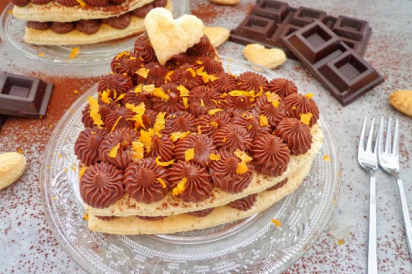 Słodkie co nieco na Walentynki - serce z ciasta francuskiego z kremem czekoladowo-pomarańczowym (Cuore di sfoglia con crema al cioccolato e arancia)