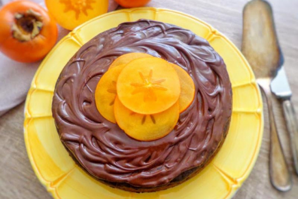 Czekoladowe ciasto z owocami kaki - persymony (Torta di cachi e cioccolato)