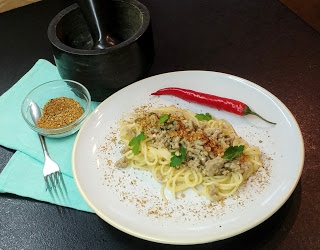 Spaghetti z mięskiem i białym sosem