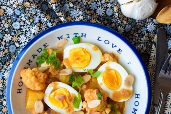 Curry z jajkiem i kalafiorem