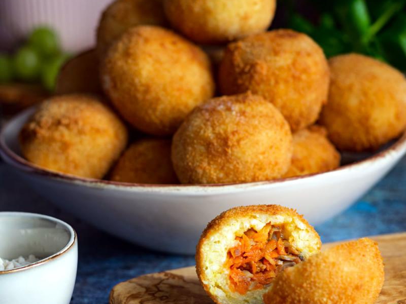 Arancini – kulki z ryżu z mięsnym nadzieniem