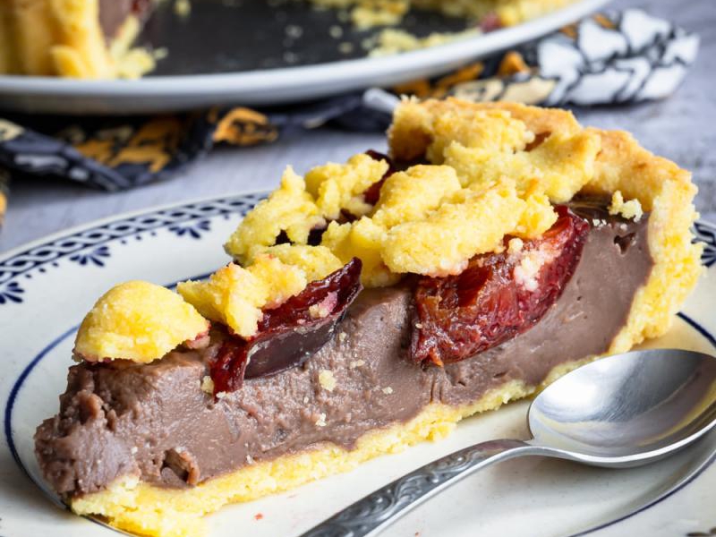 Tarta budyniowa ze śliwkami