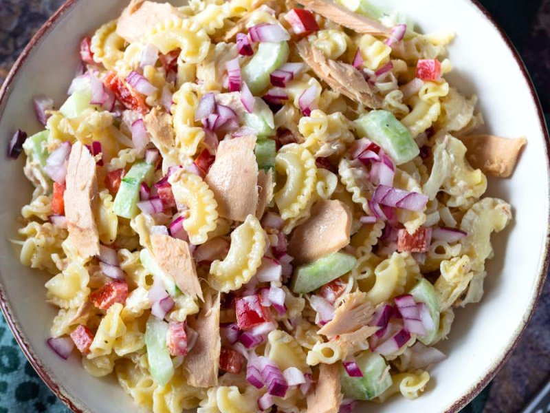 Sałatka makaronowa z tuńczykiem