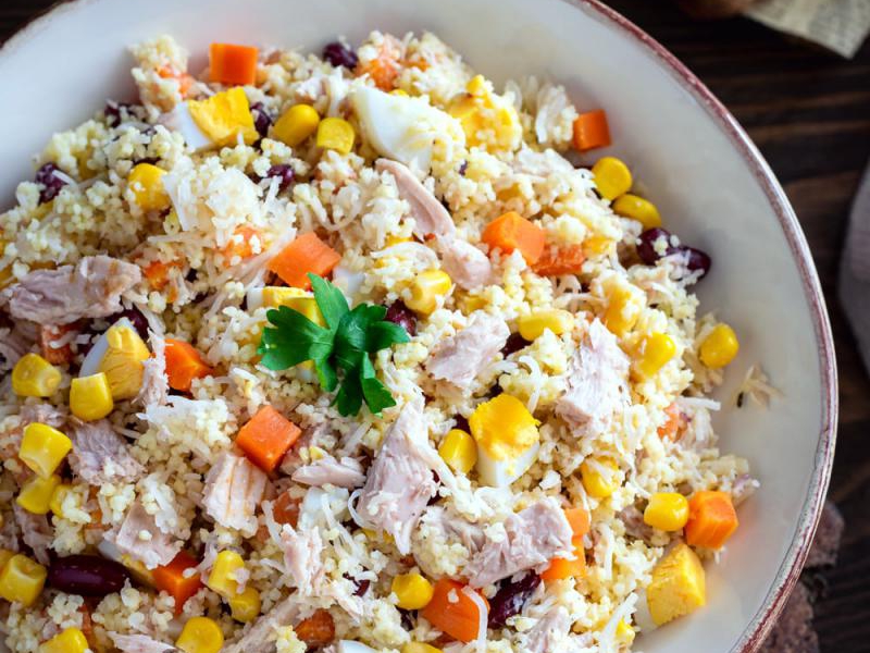 Sałatka z kuskusem i tuńczykiem