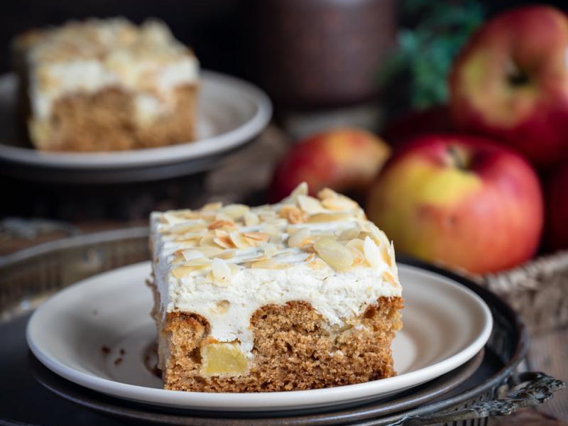 Miodowe z jabłkami i kremem chałwowym