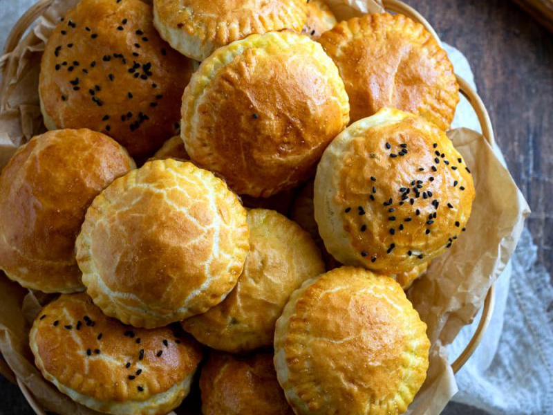 Krucho-drożdżowe paszteciki z pieczarkami