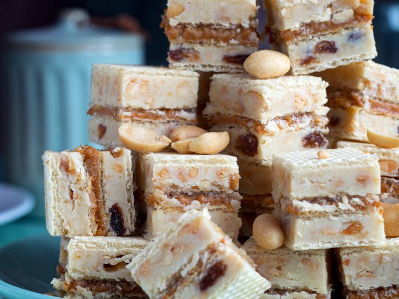 Wafle z orzeszkami i rodzynkami