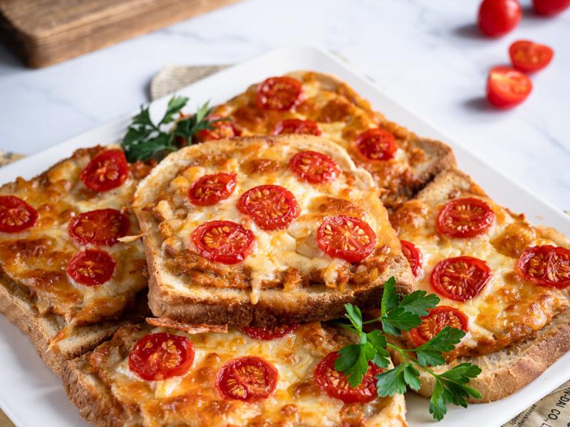 Chleb zapiekany z mięsem mielonym