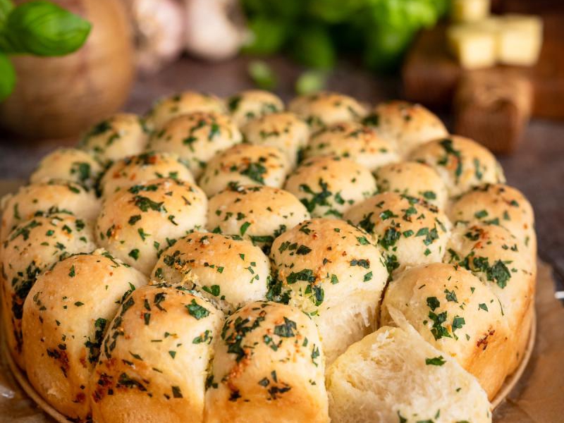 Drożdżowe kulki z serem