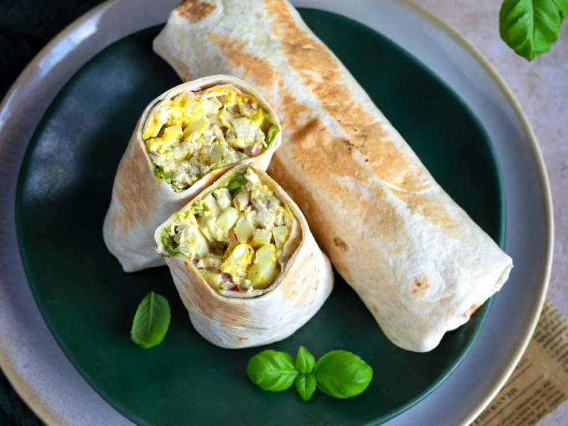 Tortilla z kurczakiem i jabłkiem