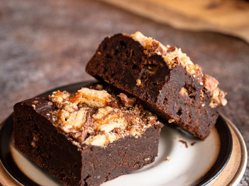 Brownie z batonikami Lion