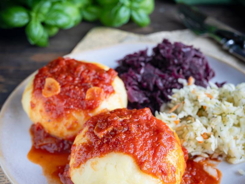 Kluski ziemniaczane z szarpanym indykiem