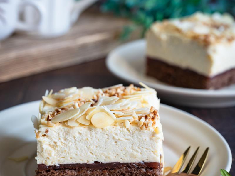 Kostka malinowo – ajerkoniakowa