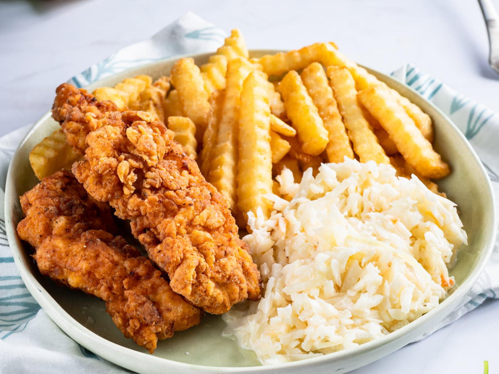 Chrupiące stripsy z kurczaka w stylu KFC