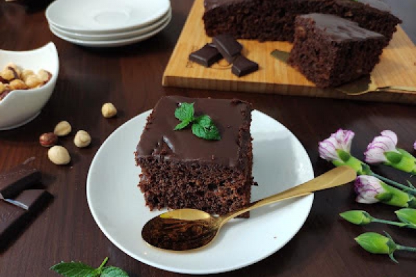 Szybkie ciasto czekoladowe z orzechami.