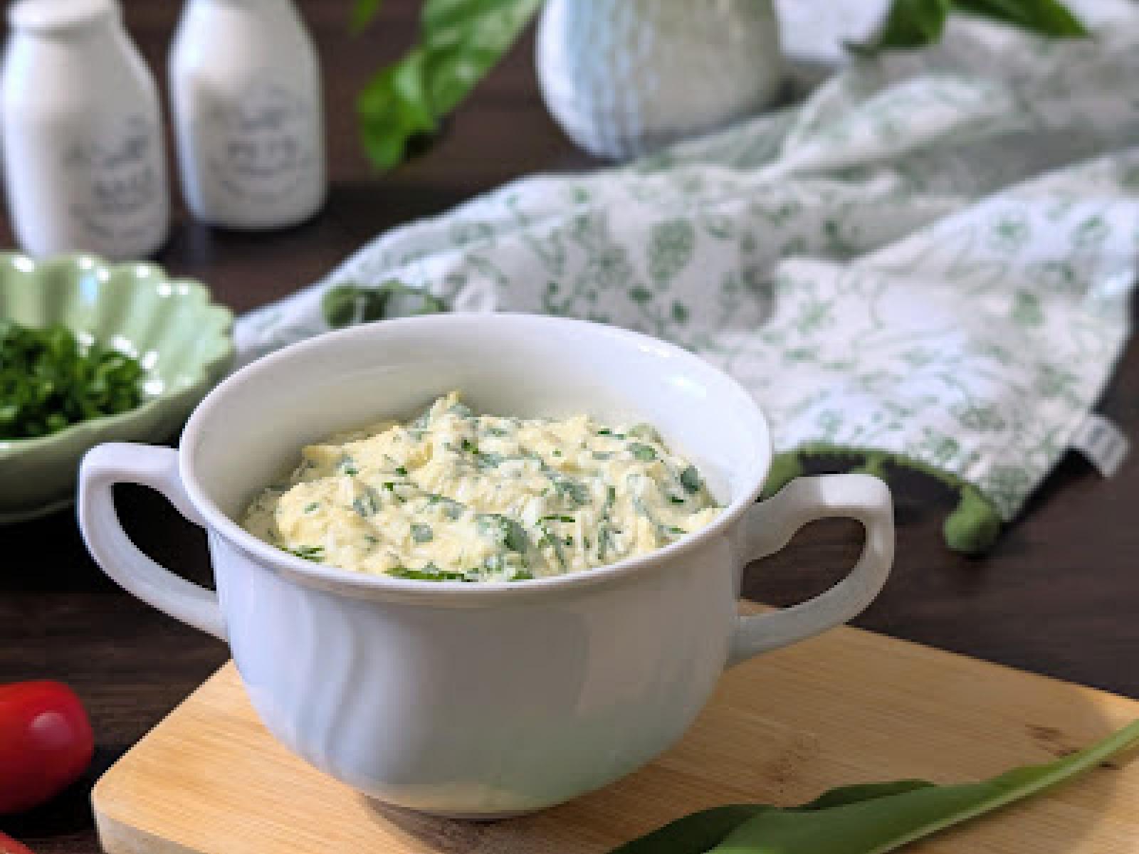 Pasta jajeczna z czosnkiem niedźwiedzim