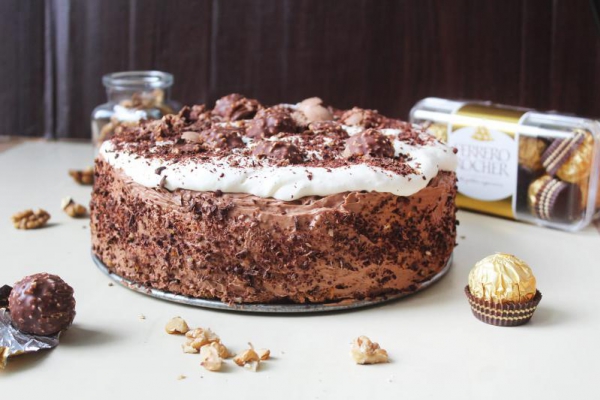 Ciasto Ferrero Rocher – tort czekoladowo-orzechowy