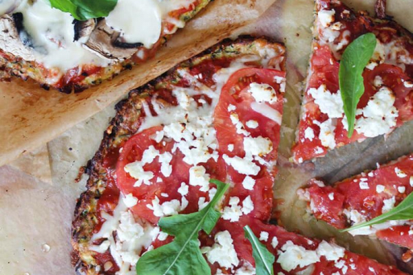 Pizza z cukinii – lekka domowa pizza na warzywnym spodzie!