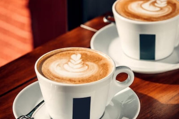 Smak i temperatura kawy – to nie bez znaczenia, jakie filiżanki wybierzesz