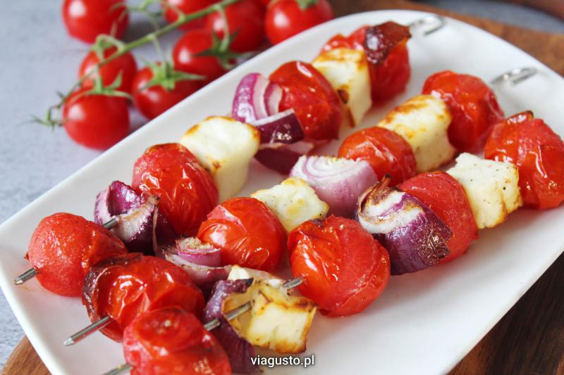 Szaszłyki z halloumi i pomidorkami