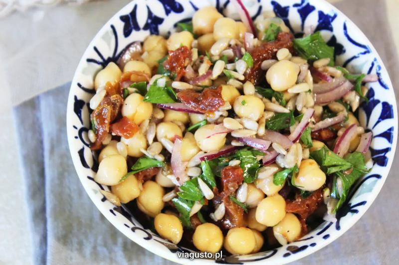 Sałatka z ciecierzycą