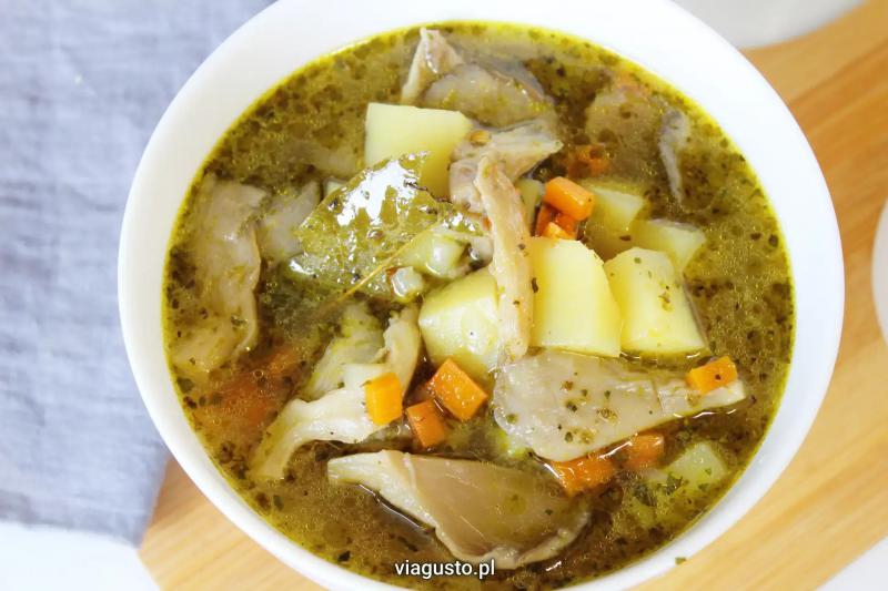 Prosta zupa z boczniaków