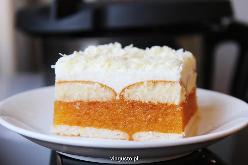 Brzoskwiniowe ciasto bez pieczenia na Sylwestra