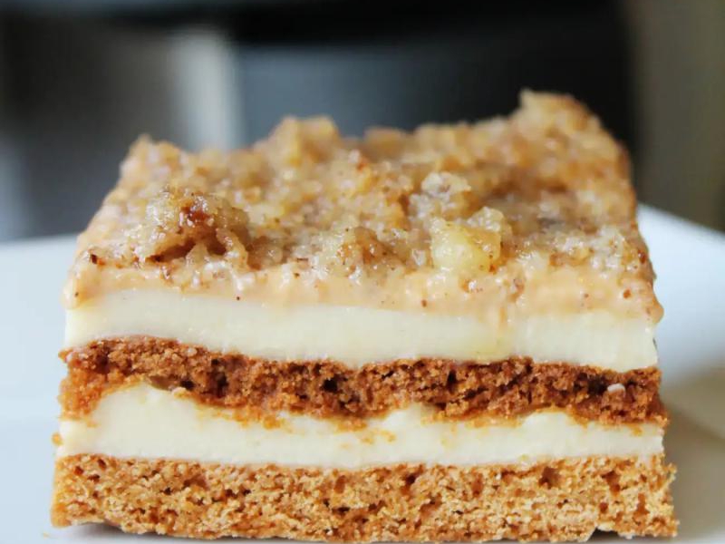 Ciasto miodowe z budyniem