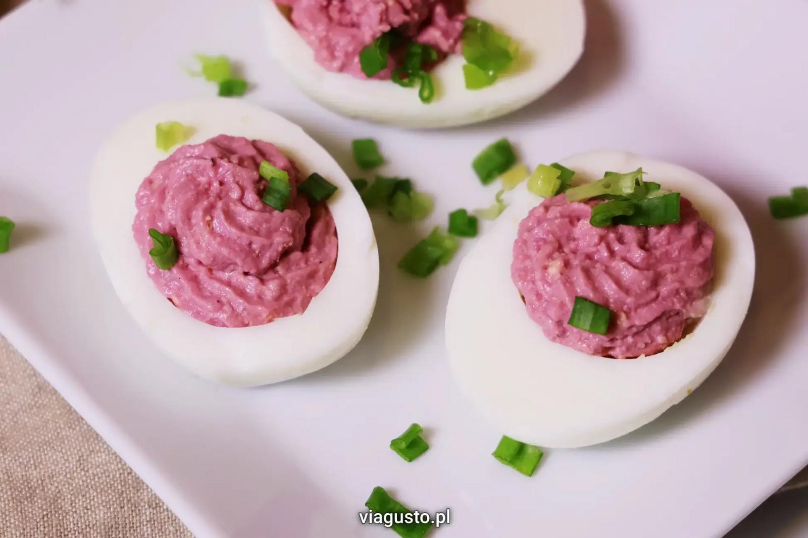 Jajka faszerowane z sokiem z kiszonego buraka