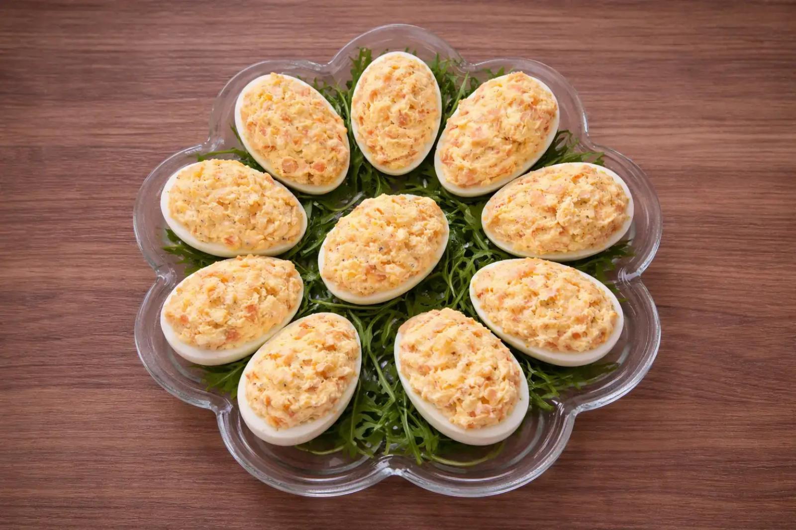 Jajka faszerowane łososiem wędzonym