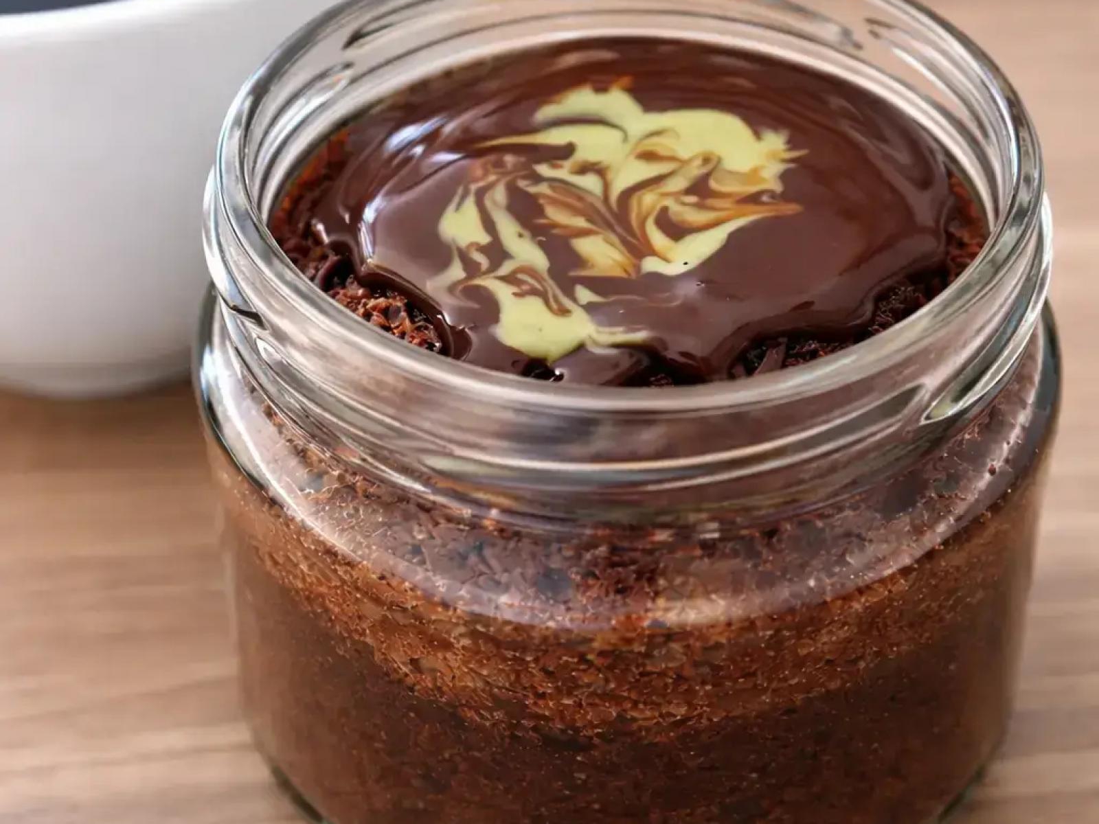 Gotowane ciasto w słoiku (czekoladowe z pistacją)