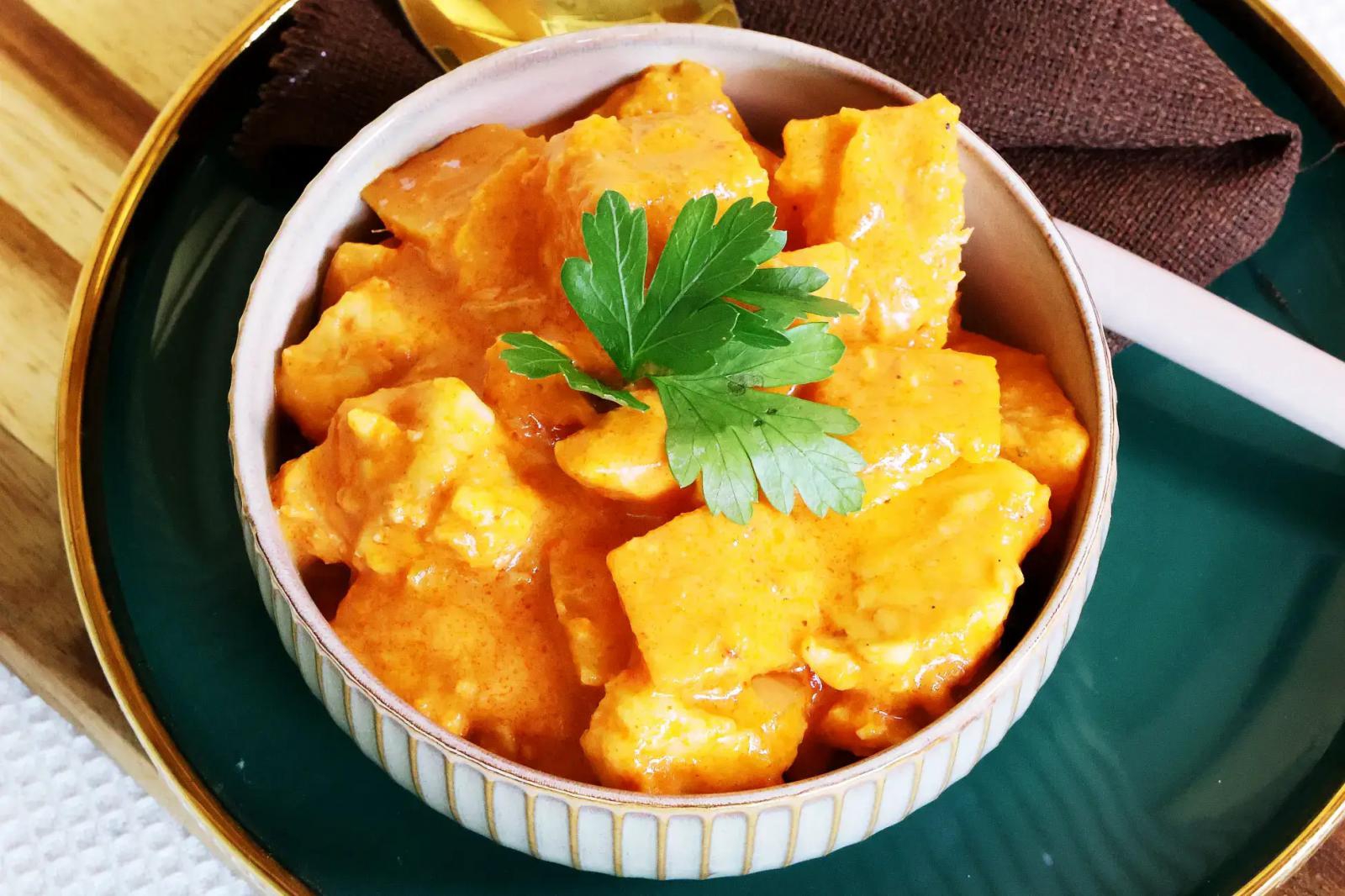 Curry z dyni piżmowej i halloumi