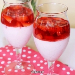 Pucharki z truskawkami