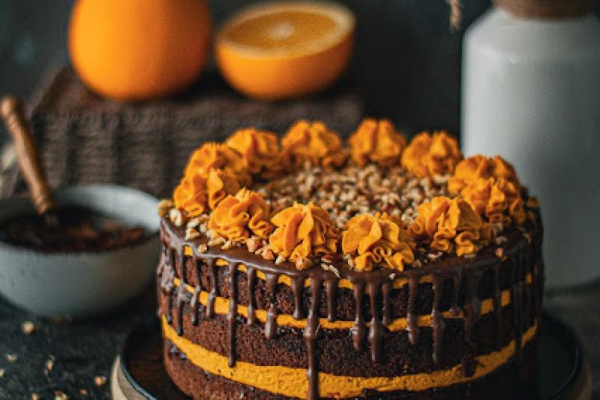Tort dyniowo-czekoladowy z powidłami śliwkowymi i nutą pomarańczy