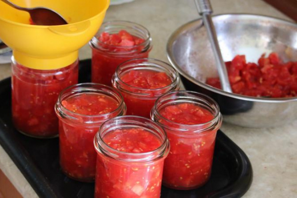 Pomidory w kawałkach w słoikach idealne do zup i sosów łatwy przepis