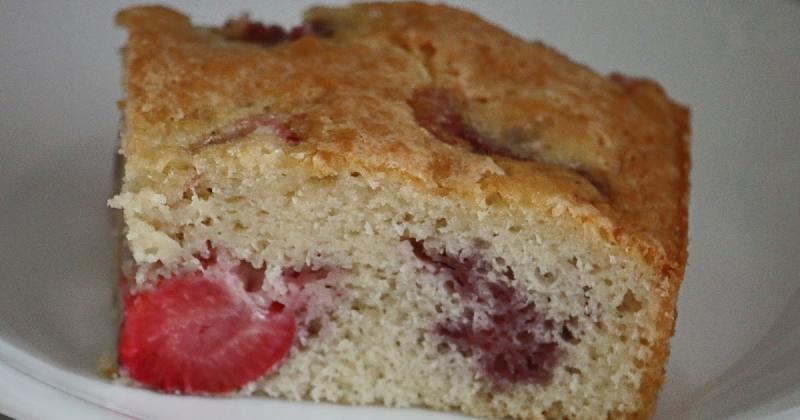 Ciasto pulchne pychotka z owocami z kefirem i olejem