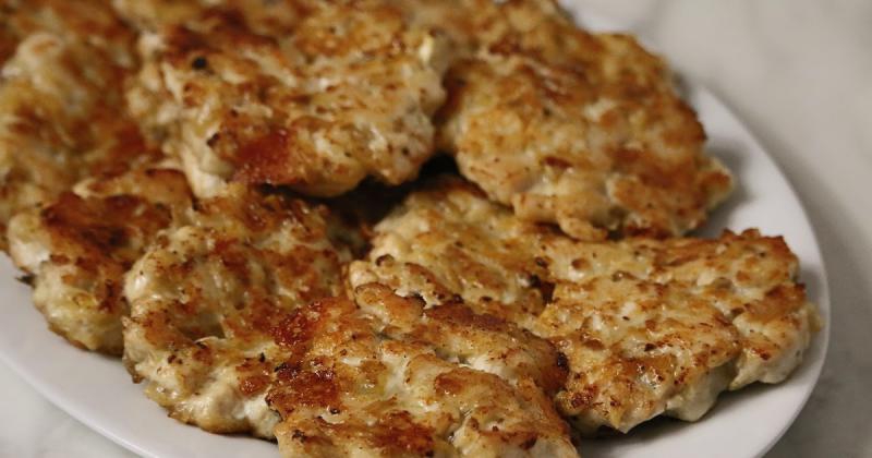 Kotlety drobiowe z fileta najlepsze z mozzarellą i grzybami