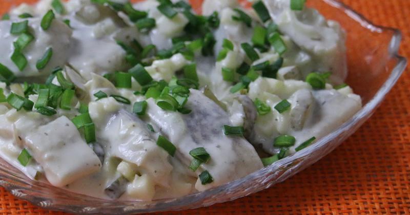 Śledzie w śmietanie sprawdzony przepis na pyszną przekąske