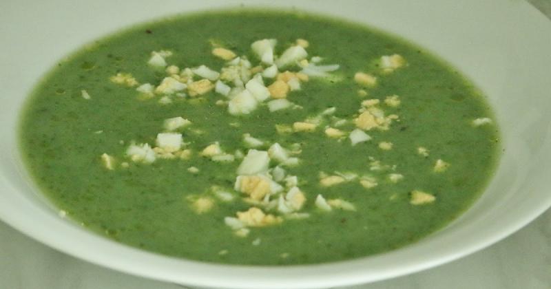 Rewelacyjny żurek szpinakowy z jajkiem extra pomysł na wartościową zupę