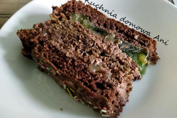Tort czekoladowo-orzechowy z gruszkami