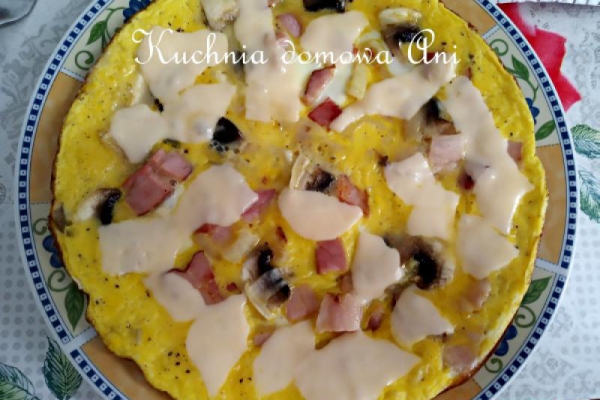 Swojski omlet z boczkiem i pieczarkami